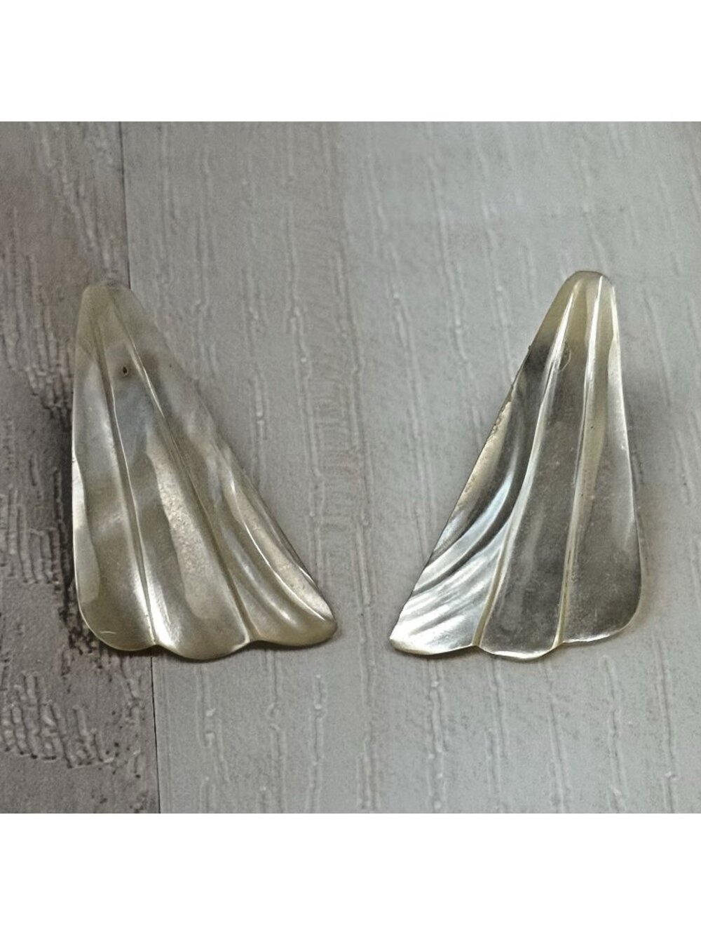 VTG 1.5" Ivory Carved Wing Fan Shaped Mother-of-Pearl Stud EARRINGS Jewelry EUC